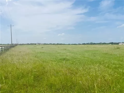 8409 S Hickory Loop, Calvert, TX 77837 photo 3