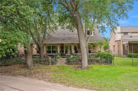 Exterior - 2806 Broadmoor Dr, Bryan, TX 77802 photo 3 of 4