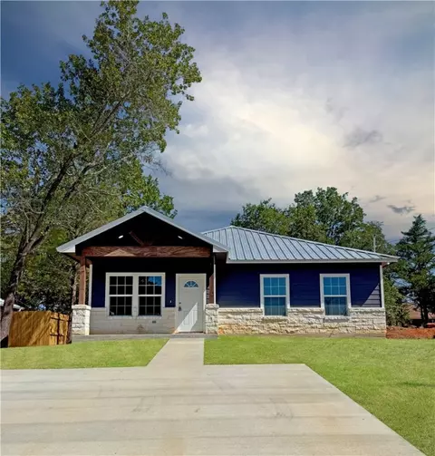 122 E Crestway St, Hearne, TX 77859