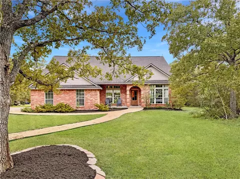16717 Windy Ryon Rd, College Station, TX 77845