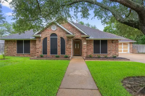 606 Benchmark Dr, College Station, TX 77845
