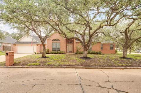 901 Bob White St, Bryan, TX 77802
