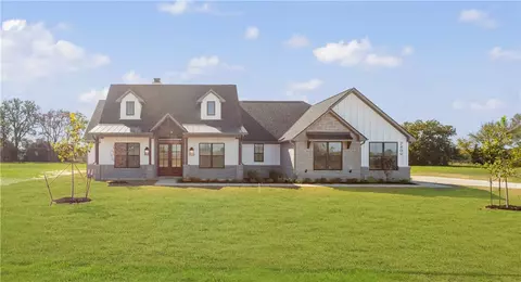2409 Coronado Estates Dr, Bryan, TX 77808