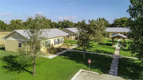 1102 1200 W 16th St, Cameron, TX 76520