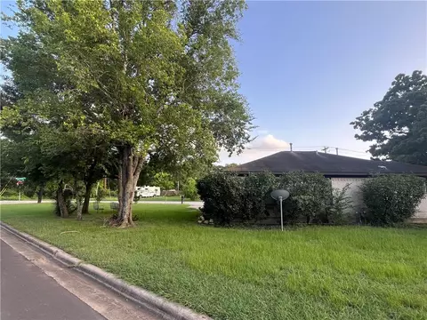 Exterior - 1006 Boulevard St, Bryan, TX 77803 photo 5 of 6