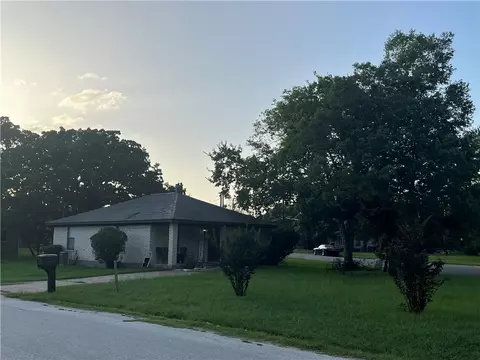 Exterior - 1006 Boulevard St, Bryan, TX 77803 photo 2 of 6