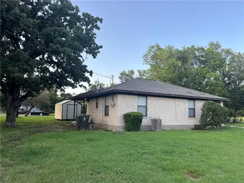 Exterior - 1006 Boulevard St, Bryan, TX 77803 photo 3 of 6
