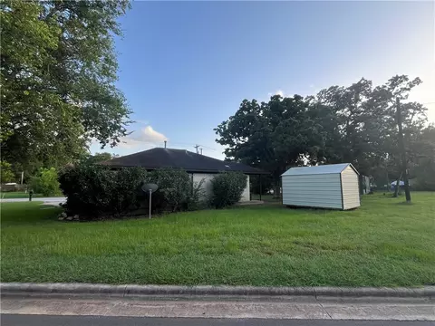Exterior - 1006 Boulevard St, Bryan, TX 77803 photo 4 of 6