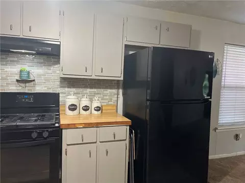 Kitchen - 1006 Boulevard St, Bryan, TX 77803 photo 4 of 6