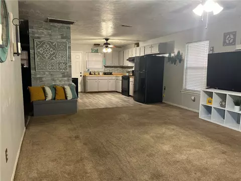 Living - 1006 Boulevard St, Bryan, TX 77803 photo 2 of 4