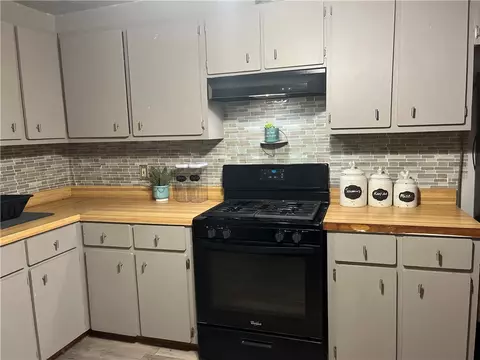Kitchen - 1006 Boulevard St, Bryan, TX 77803 photo 5 of 6