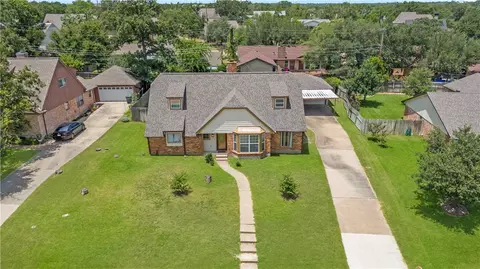 2513 Broadmoor Dr, Bryan, TX 77802