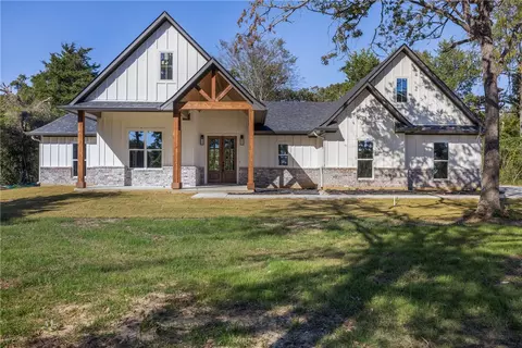 1915 Lone Star Ln, Franklin, TX 77856