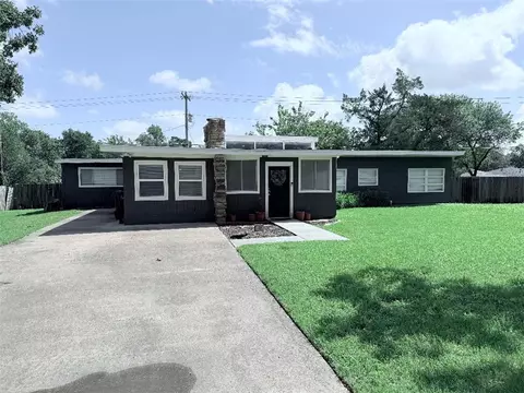 1111 Langford St, College Station, TX 77840