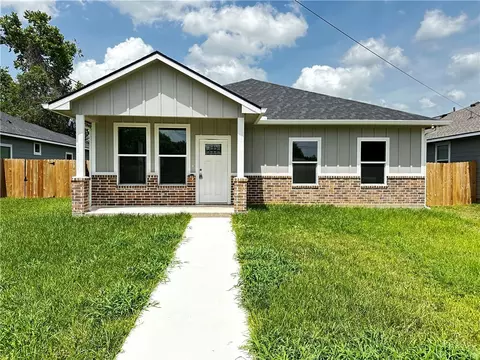 602 Houston, Hearne, TX 77859