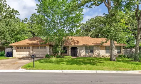 2705 Brookway Dr, College Station, TX 77845