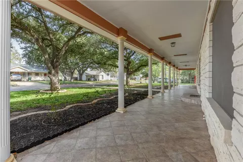 1105 E 30th St, Bryan, TX 77802 photo 3