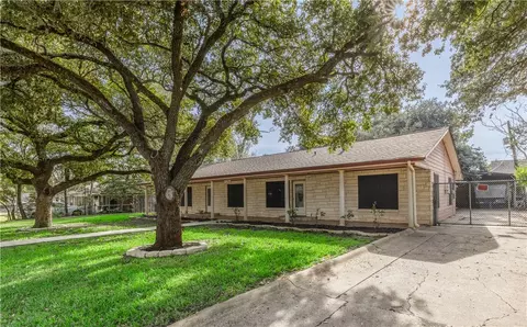 1105 E 30th St, Bryan, TX 77802 photo 2