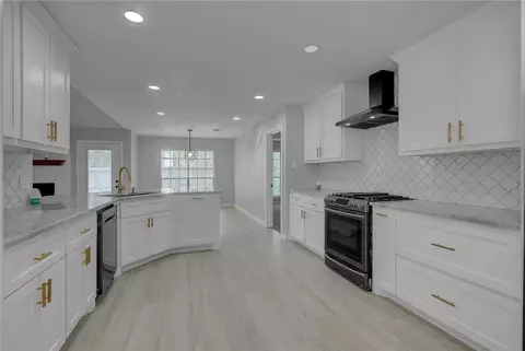 Kitchen - 2101 Pebblebrook Ln, Bryan, TX 77807 photo 4 of 5