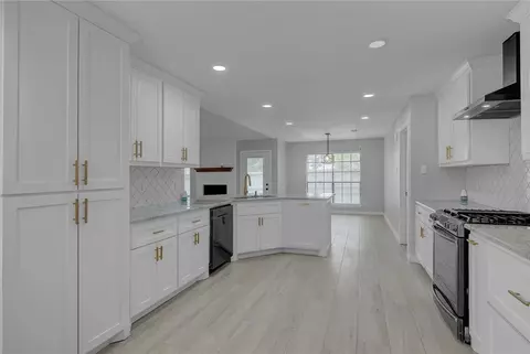 Kitchen - 2101 Pebblebrook Ln, Bryan, TX 77807 photo 3 of 5