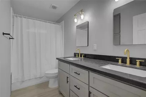 Bath - 2101 Pebblebrook Ln, Bryan, TX 77807 photo 5 of 6