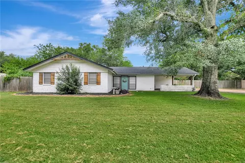 202 W Limit St, Madisonville, TX 77864