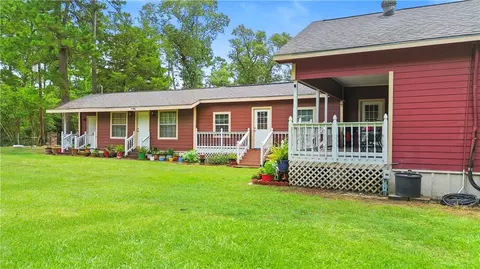 7902 Acacia Ln, Plantersville, TX 77363