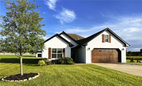792 Mimosa Ln, Franklin, TX 77856