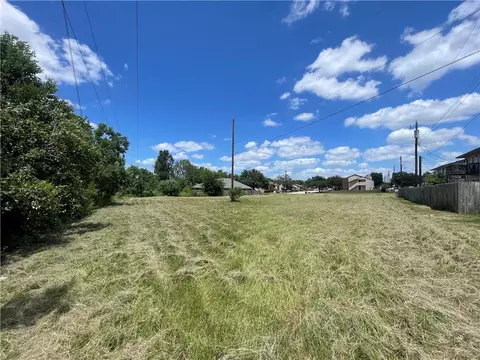 3605 Mohawk St, Bryan, TX 77802 photo 2