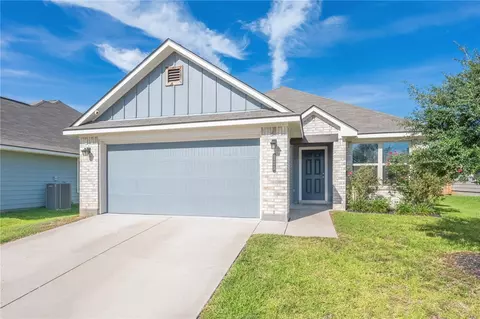 129 Dove Landing Ct, Navasota, TX 77868
