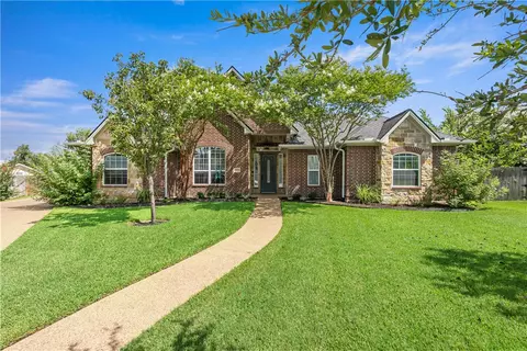 3703 Park Crest Dr, Bryan, TX 77802