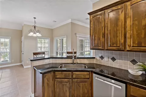 3703 Park Crest Dr, Bryan, TX 77802 photo 12