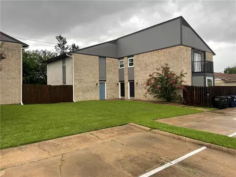 1315 Airline Dr, College Station, TX 77845