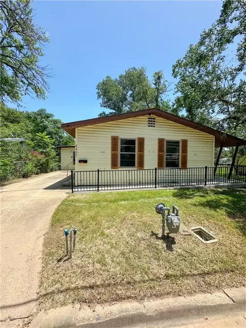 2405 Staunton Dr, Bryan, TX 77803