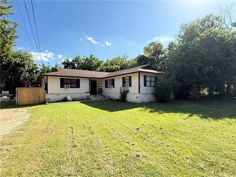 1205 W 10th, Cameron, TX 76520