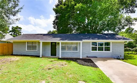 8 Patinka Dr, Hearne, TX 77859