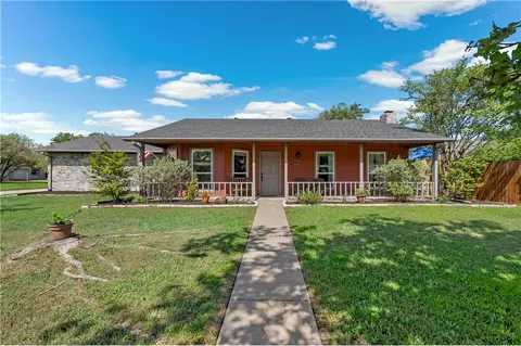 4122 Warwick Ln, Bryan, TX 77802