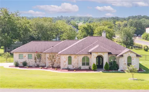 5000 Angel Ln, Bryan, TX 77808