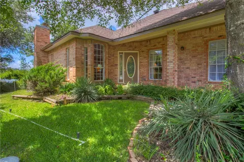 65 Lakeland Dr S, Hilltop Lakes, TX 77871