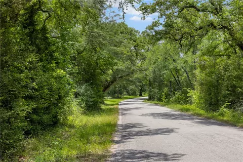 18645 Pickens Rd, Washington, TX 77880