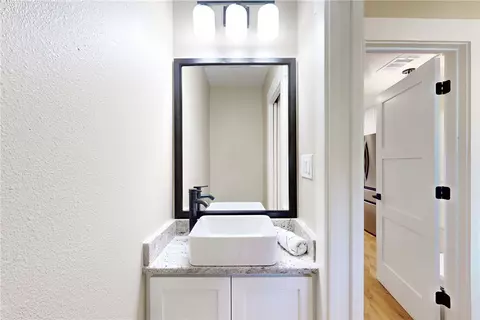 Bath - 913 Travis St, Bryan, TX 77803 photo 5 of 5