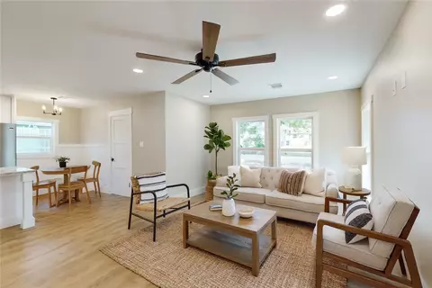 Living - 913 Travis St, Bryan, TX 77803 photo 1 of 5