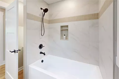 Bath - 913 Travis St, Bryan, TX 77803 photo 3 of 5