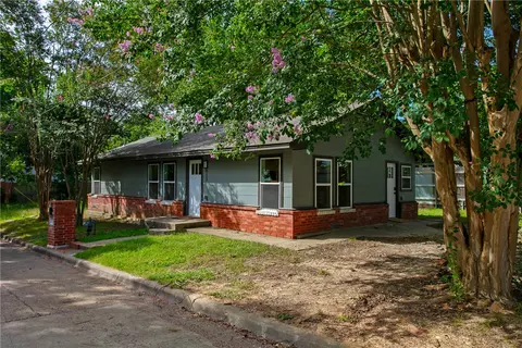 Exterior - 913 Travis St, Bryan, TX 77803 photo 3 of 5