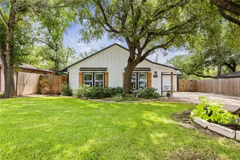 2912 Georgia Ave, Bryan, TX 77803