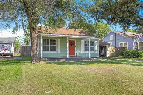 Exterior - 202 Bizzell St, Bryan, TX 77801 photo 3 of 5