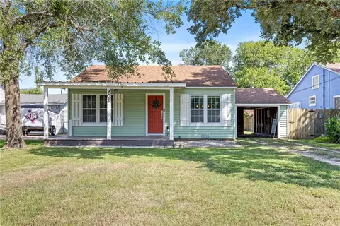 Exterior - 202 Bizzell St, Bryan, TX 77801 photo 2 of 5