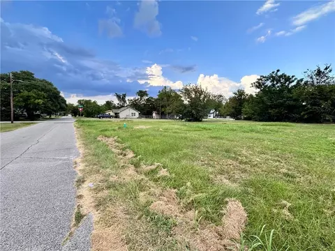 601 E 21st St, Bryan, TX 77803 photo 4