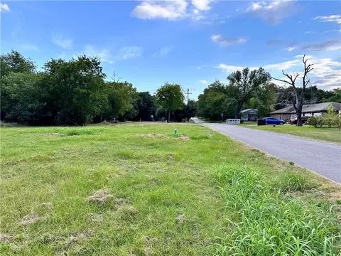 601 E 21st St, Bryan, TX 77803 photo 2