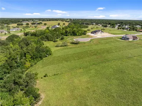 10713 Little Farm Rd, College Station, TX 77845